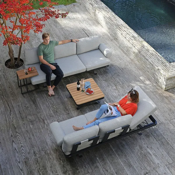 Zebra Sky Loungeset 2x Dreisitzer Camden grey und Teak Beistelltisch ein Seitentisch und zwei Armlehnenkissen
